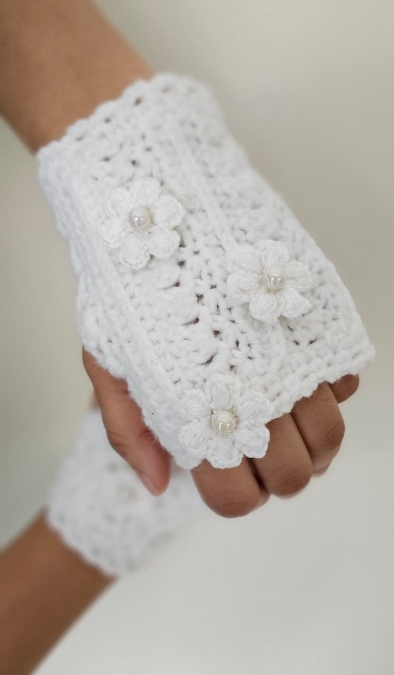 Crochet Fingerless Gloves Pattern | White Flower Mitts (PDF Pattern)