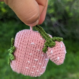 Airpod pro case crochet pattern strawberry with strawberry keychain, crochet pattern, digital pdf pattern