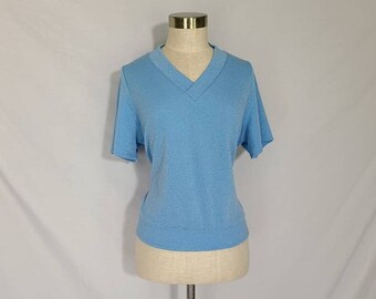 Roupas vintage, blusa feminina dos anos 70, camisa dos anos 70, Terry azul, gola V casual, manga curta, moda Boho, estilo Boho, roupa de festival, retrô