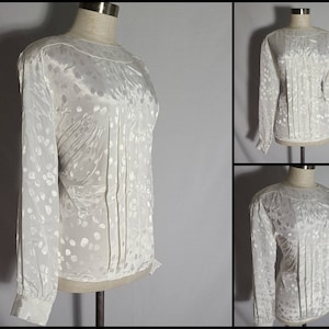 Vintage Clothing, Womens 70s Blouse, 1970s Top, Shirt, White, Long Sleeve, Medium, Retro Style, 70s Fashion, Pleated Front, Darting, Elegant