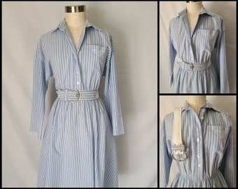 Roupas vintage, vestido feminino, anos 90, roupa dos anos 90, vestido camisa, com cinto, listrado, bolsos, médio, Neiman Marcus, estilo retrô, monograma