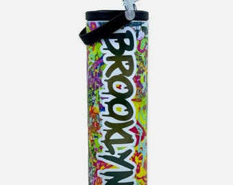 Brooklyn Graffiti - Vaso de viaje de 20 oz con correa de silicona y pico