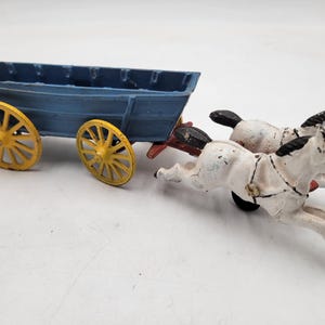 Vintage Cast Iron Horse-Drawn Wagon Toy – Blue Farm Wagon with Horses
