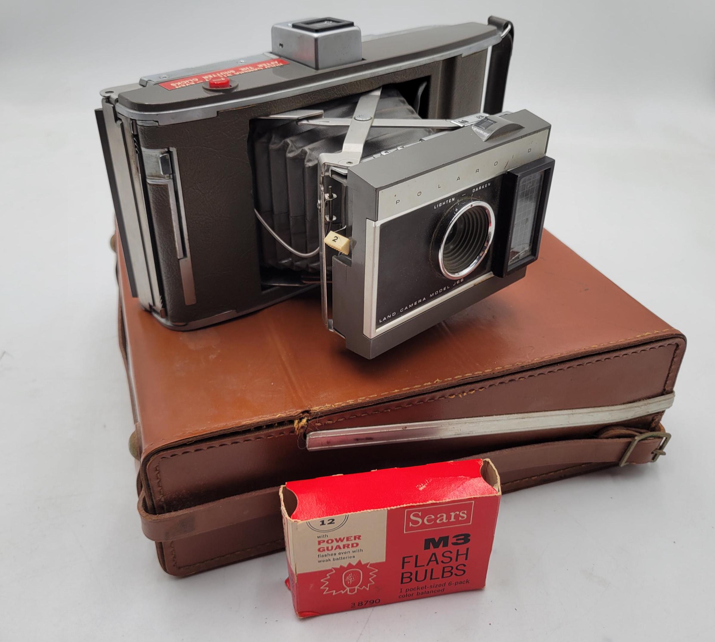 Vintage Polaroid Land Camera Model 250 – Classic Folding Instant