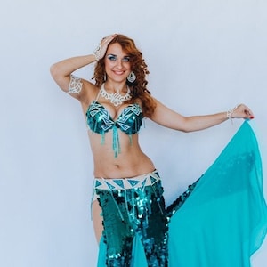 Two Piece Belly Dance Bedlah Egyptian Dancing Costume Sequin Bra Skirt Belt