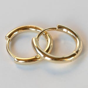 Simple Gold Huggie Hoop Earrings, Minimalist Everyday Clicker Hoops, Small Dainty Sleeper Earrings, Gift for Girls, Daughter Birthday Gifts