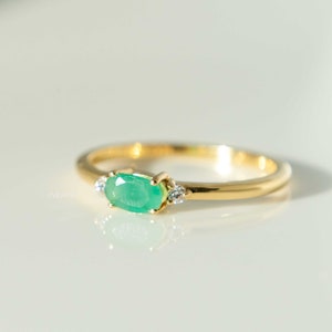 Dainty Emerald Ring Natural Gemstone, May Birthstone Ring, Stackable Ring, Minimalist Emerald Jewelry, Promise Ring, Birthday Gift for Women