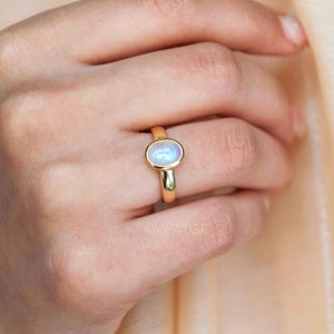 Natural Rainbow Moonstone Ring, June Birthstone, Thick Band Gold Moonstone Ring, Birthday Mom Wife Anniversary Gift, Unique Holiday Gifts, Christmas Gift for Best Friend, Moonstone Engagement Ring, Moonstone Jewelry for Women, Wedding Ring