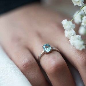 Sky Blue Topaz Ring in 925 Sterling Silver, December Birthstone Natural Gemstone Gifts, Birthday Anniversary Gifts for Wife Sister Mom