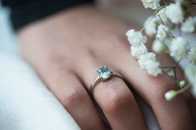 Sky Blue Topaz Ring in 925 Sterling Silver, December Birthstone Natural Gemstone Gifts, Birthday Anniversary Gifts for Wife Sister Mom