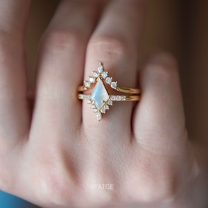 Rainbow Moonstone Ring Set Non Tarnish, Kite Moonstone Gold Stacking Engagement Ring for Women, Unique Holiday Gift, Moonstone Ring Gold