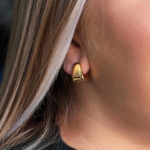 Teardrop Dome Modern Hoops in 925 Sterling Silver, Gold Chunky Huggie Hoops, Unique Gifts for Women, Teardrop Clicker Huggies Earrings Gift