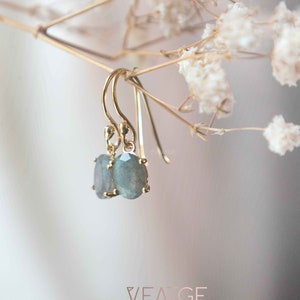 Minimalist Labradorite Earrings, Natural Labradorite Gemstone Handmade Jewelry, Labradorite Dangle Earrings, Mom Gifts, Best Birthday Gifts, Mom Birthday Gift, mom wedding gift, expecting mom gift, dangly earrings, green flashy labradorite earrings
