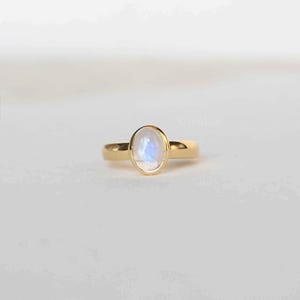 Natural Rainbow Moonstone Ring, June Birthstone, Thick Band Gold Moonstone Ring, Birthday Mom Wife Anniversary Gift, Unique Holiday Gifts, Christmas Gift for Best Friend, Moonstone Engagement Ring, Moonstone Jewelry for Women, Wedding Ring