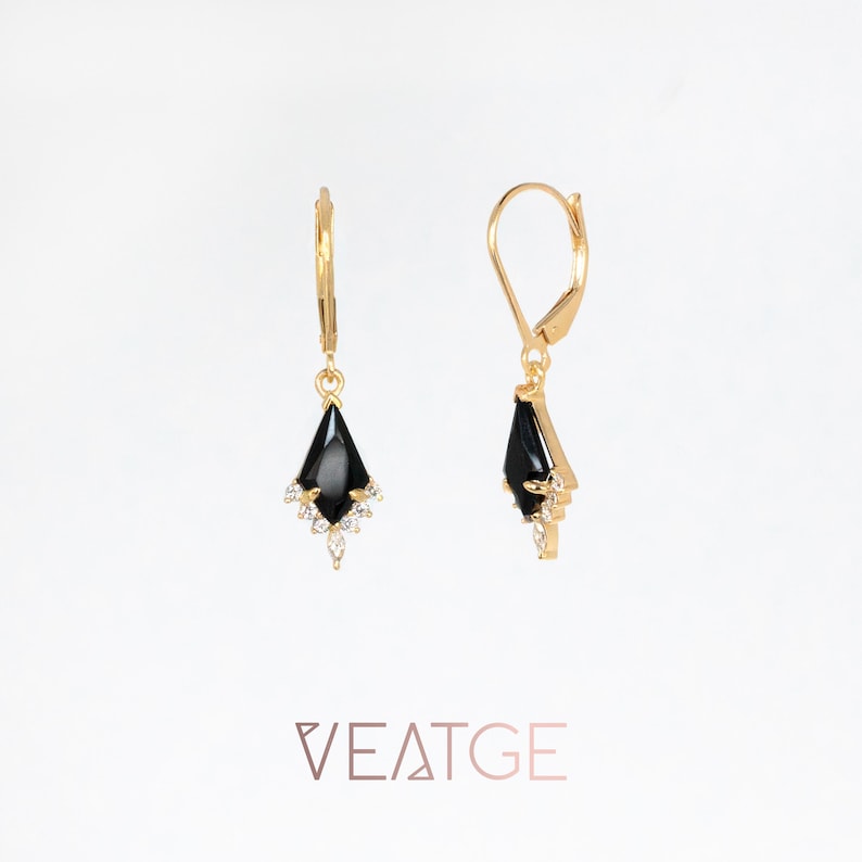 Boucles d'oreilles Art déco en or, boucles d'oreilles pendantes, pierres précieuses d'onyx noir naturel, cadeau de boucles d'oreilles élégantes pour femme, cadeau d'anniversaire unique Closed Leverback