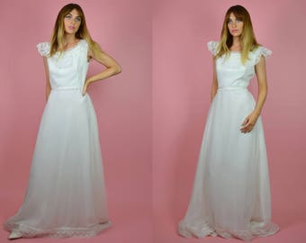 vintage années 1970 White Sleeveless Dentelle Frill & Train Robe de mariée complète