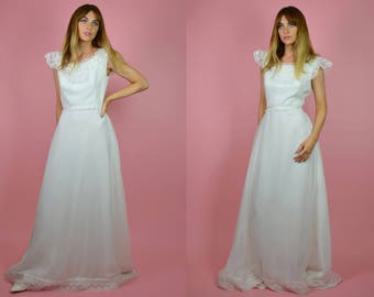 Vintage 1970s White Sleeveless Lace Frill & Train Full WEDDING Dress