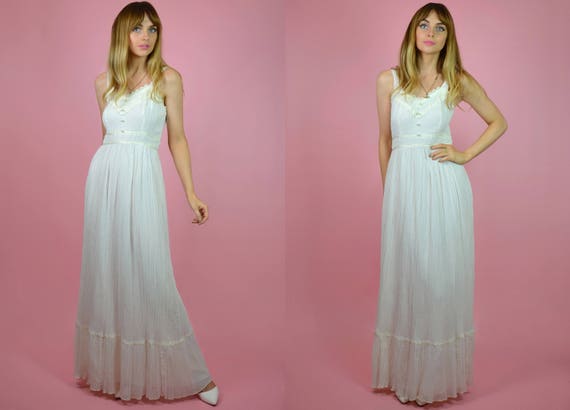 Vintage 1970s White Cotton Strap Bohemian Summer B