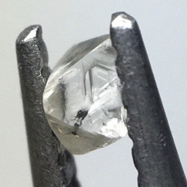 0.03 ct H/I light grey Si rough octahedron diamond crystal