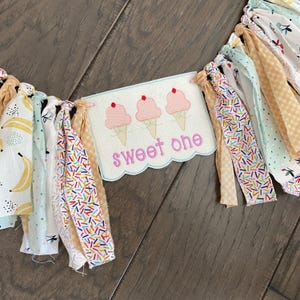 Striscione per seggiolone in tessuto ricamato con gelato / Decorazione per festa del primo compleanno / Dolcetto / rosa pastello, viola, blu, menta