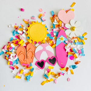 Confeti con temática de playa retro, rosa, naranja, azul, amarillo, Malibú, Cali, muñeca, pelota, sol, margarita, tabla de surf, corazón, chanclas, gafas de sol