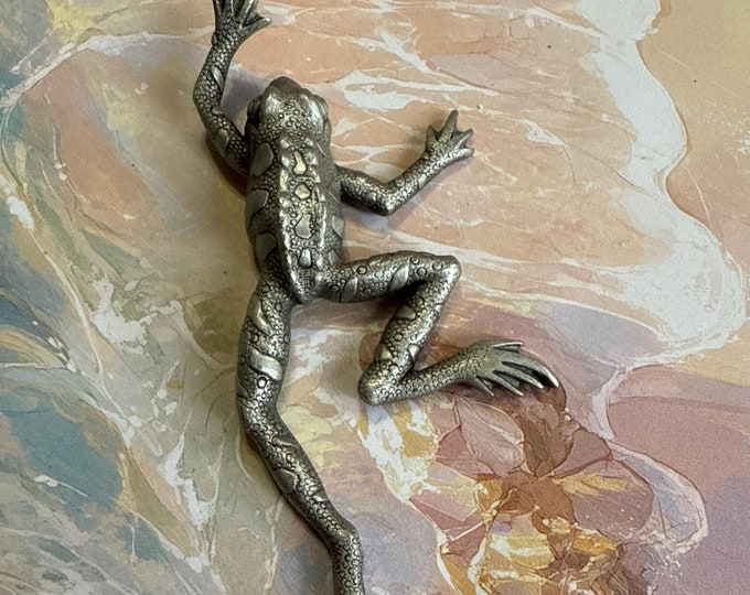 JJ Very Detailed Long Pewter Frog Pin Brooch, Signed