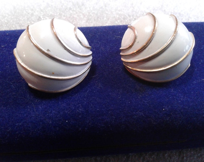 Crown Trifari White and Goldtone Ribbed Swirl Design Clip On Button Earrings, Signed