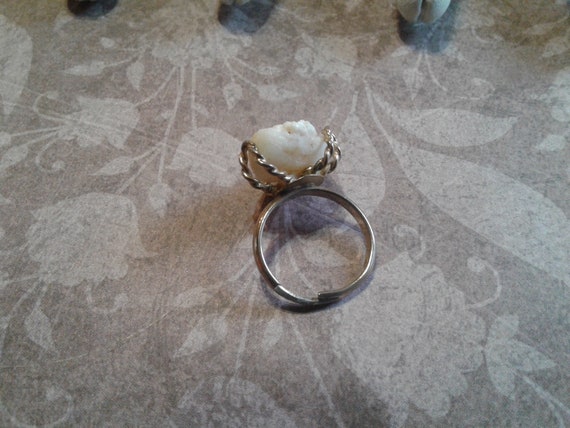 Adjustable Novelty Ring with Shell, Currently Siz… - image 2