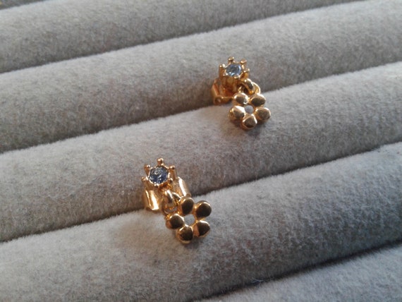 Avon Small Blue and Gold Floral Stud Earrings, Si… - image 1