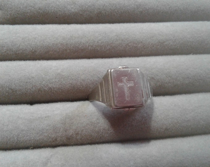Uncas Unisex Cross on Tablet Nickel Ring, Marked