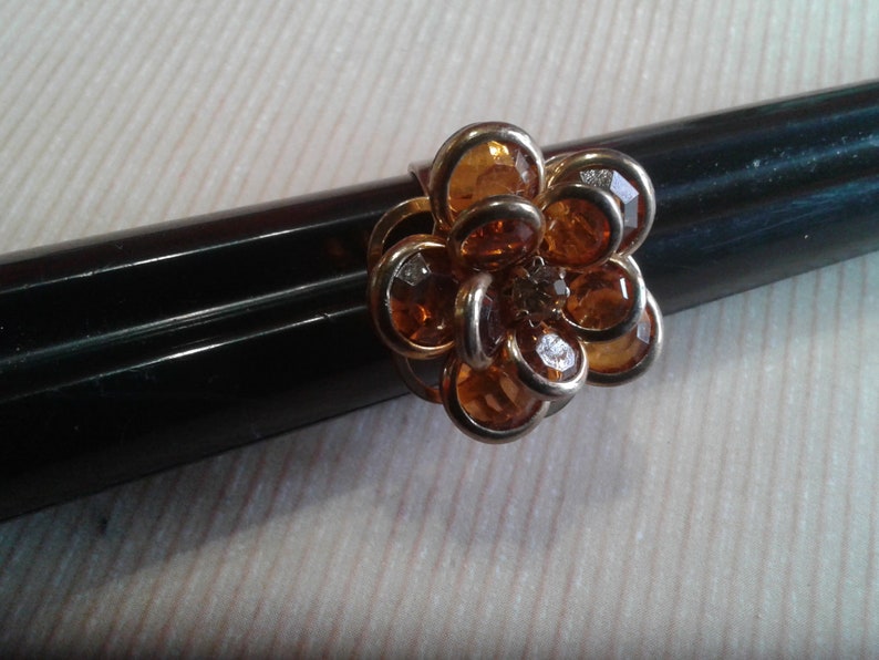 Size 8 Goldtone Metal Cased Faceted Amber Rhinestone Floral Fashion Ring with Wide Band