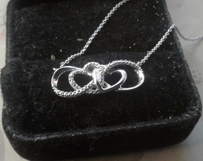 Delicate Sterling Silver Interlocking Heart Necklace with Texturing in Imitation of Stones, 925 OC