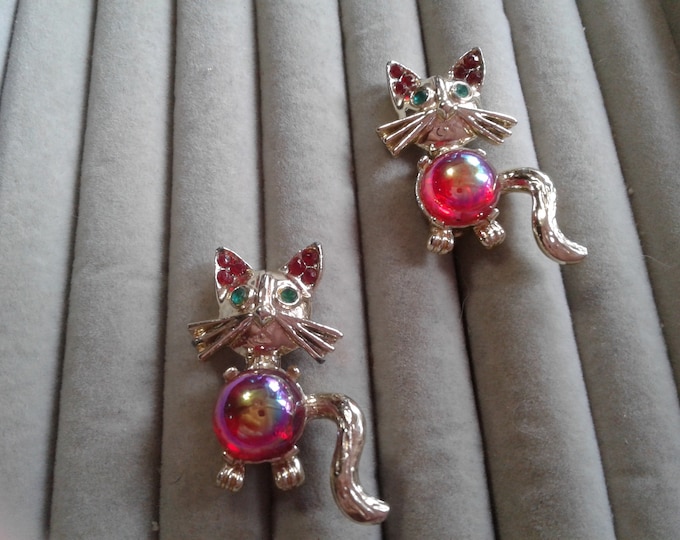 Pair of Vintage Midcentury Goldtone Red and Green Rhinestone and Jelly Belly Novelty Cat Scatter Pins