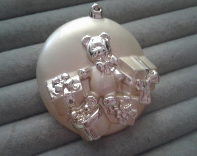 AJC Matte and Shiny Goldtone Christmas Ball with Teddy Bear and Presents Brooch Pin