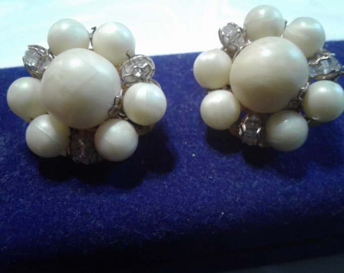 Hobe Beaded Floral Cluster Clip On Earrngs in Off White and Goldtone, Signed