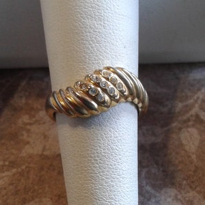 Small Goldtone &quot;Shrimp&quot; Swirl Ring with Small Clear Stones, UK Size L
