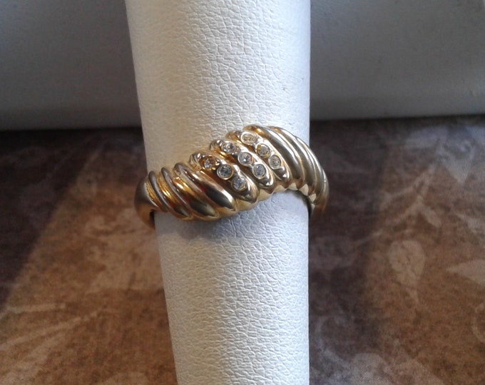 Small Goldtone "Shrimp" Swirl Ring with Small Clear Stones, UK Size L