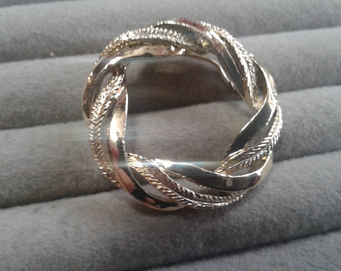 Gerrys Small Goldtone Wreath Brooch, Signed