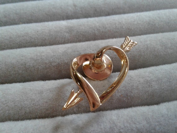 Avon Open Heart Pin with Arrow, Signed - image 1