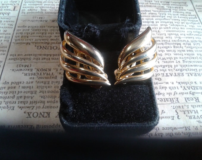 Open Fluted Leaf Wing Goldtone Clip On Earrings