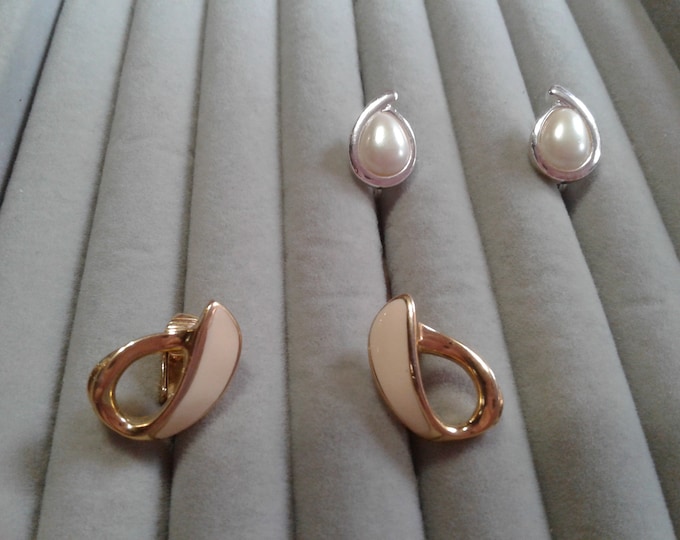 Small Paisley or Comma Shaped Clip On Earrings. Goldtone with Ivory Enamel OR Silvertone with Faux Pearl