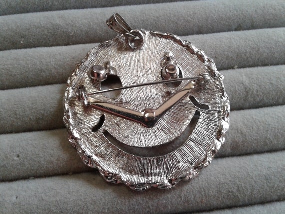 Vintage Smiley Face Brooch/Pendant with Dangling … - image 3