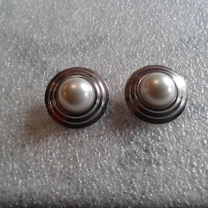 Faux Pearl and Silvertone Concentric Circle Border Clip On Button Earrings
