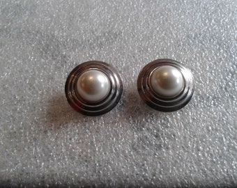 Faux Pearl and Silvertone Concentric Circle Border Clip On Button Earrings