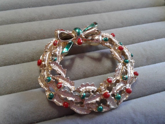 Gerry's Goldtone and Enamel Holly Wreath with Bow… - image 1