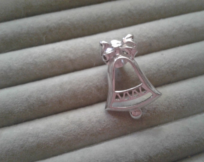 Avon 1981 "Festive Bell" Silvertone Tracery Christmas Bell Clutch Back Pin
