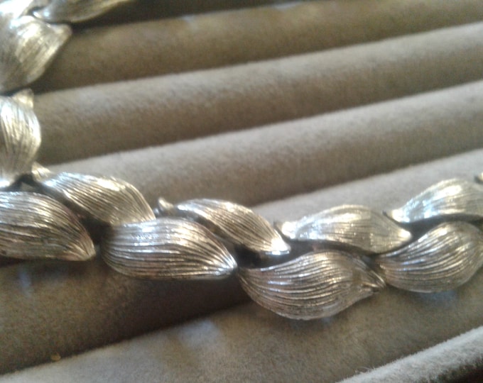 Lisner Silvertone Choker Necklace Double Leaf Design, Signed