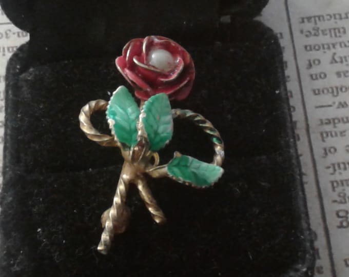 Small Midcentury Painted Metal Floral Brooch of Rose with Faux Pearl in Center