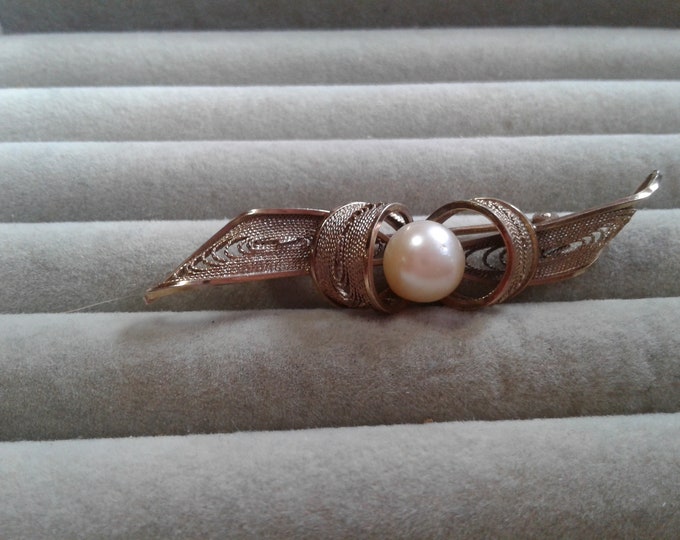 1/20th 12K Gold Filled Bow Brooch with Cultured Pearl