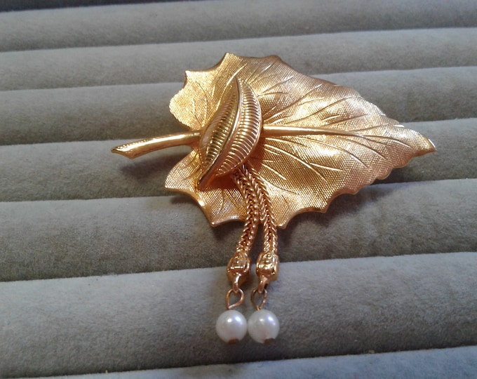 Goldtone Leaf and Dangling Cultured Pearl Midcentury Brooch